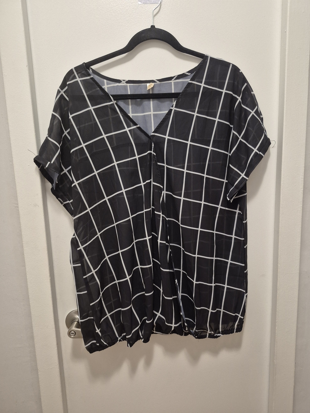 SHEIN Black Windowpane V-Neck Short Sleeve Blouse